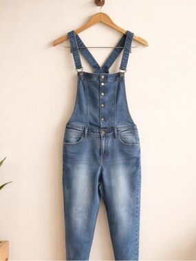 Black Daisy Women's Faded Blue Denim Overalls, Button Front Waist 30 Inseam 26